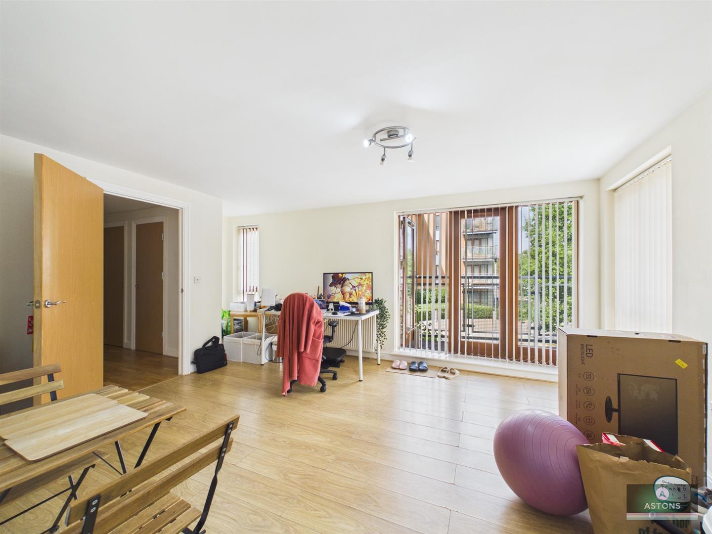 Commonwealth Drive, Crawley Image 5