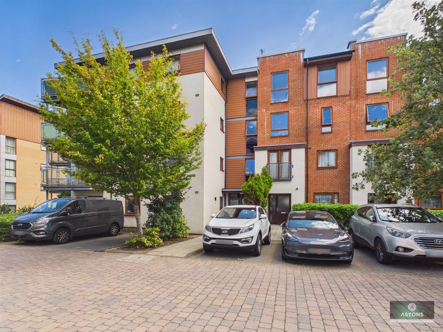 Commonwealth Drive, Crawley Image 11