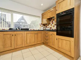 Whack House Close, Yeadon, Leeds thumb 3