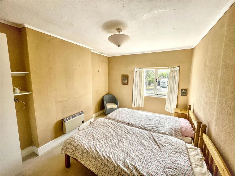 Property carousel item 12
