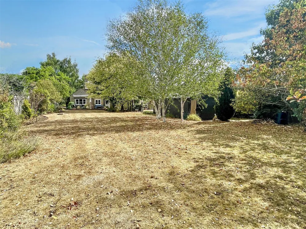 Property carousel item 20