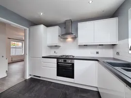 Broadwaters, Kingswood, Hull thumb 3