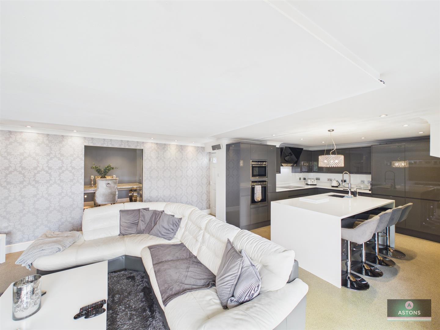Henley Close, Maidenbower, Crawley Image 2