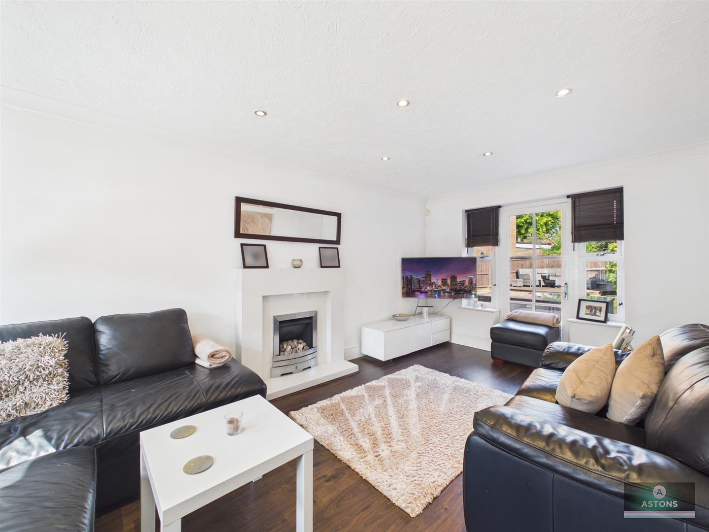 Henley Close, Maidenbower, Crawley Image 3