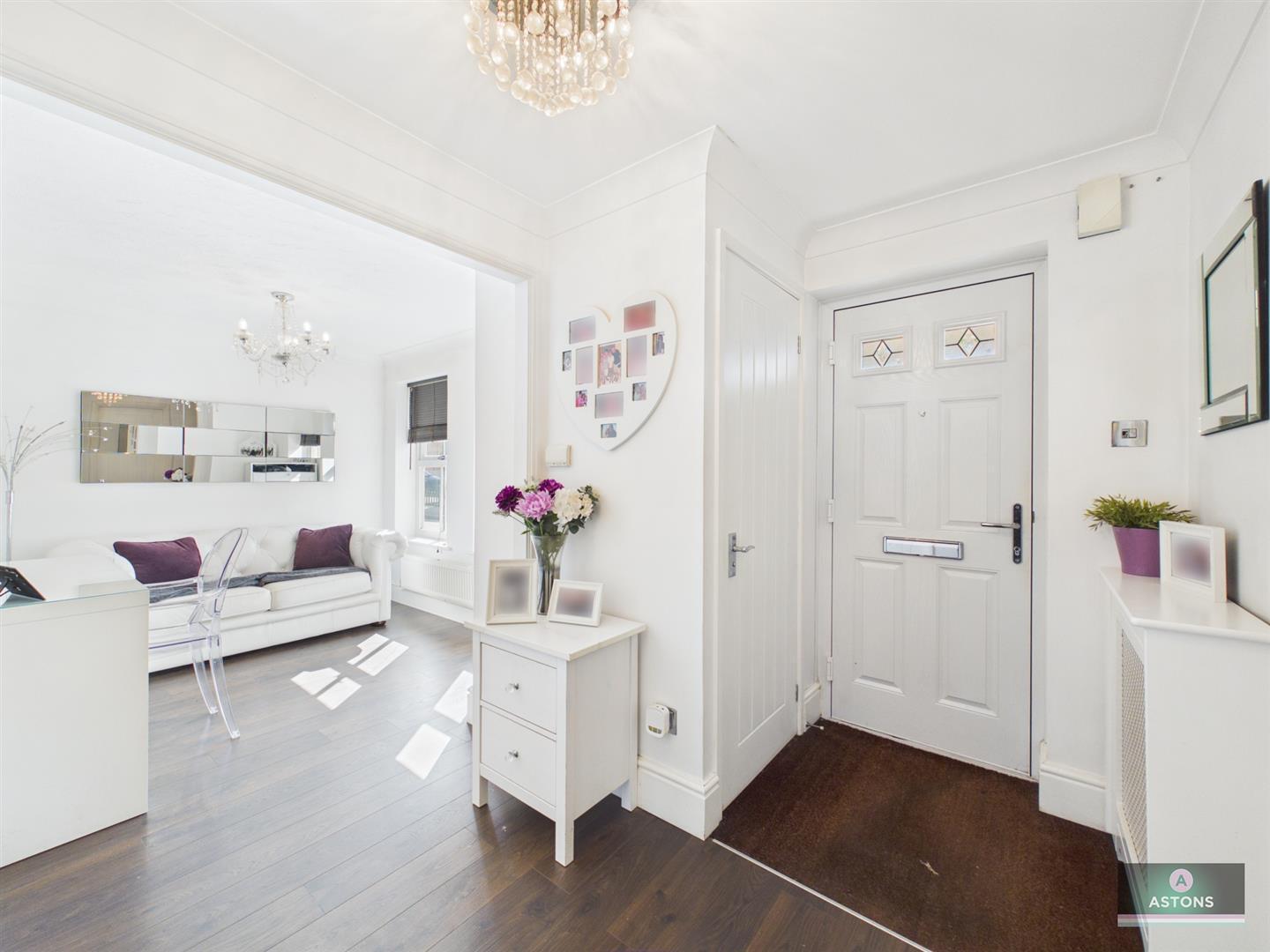 Henley Close, Maidenbower, Crawley Image 7