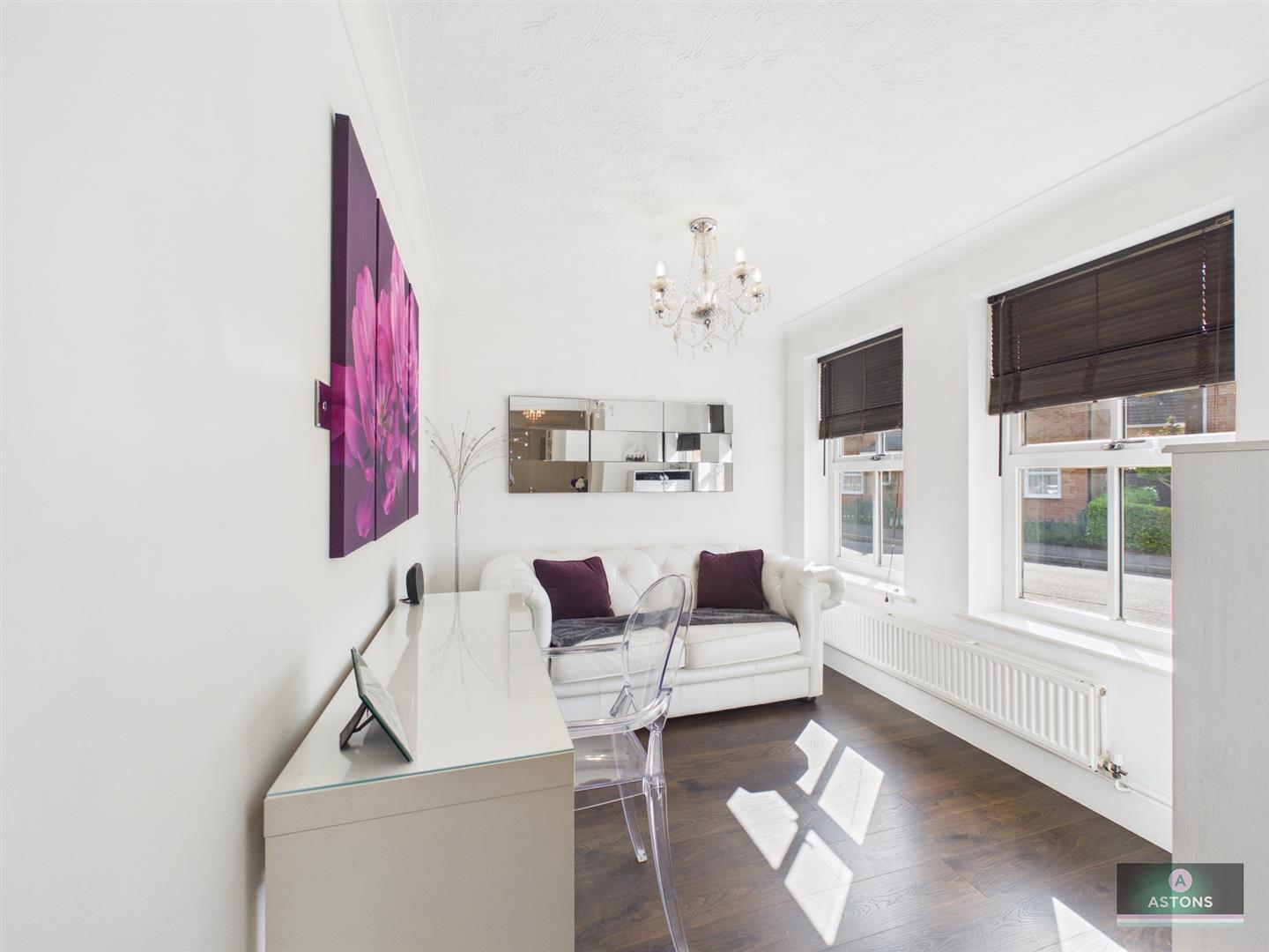 Henley Close, Maidenbower, Crawley Image 9