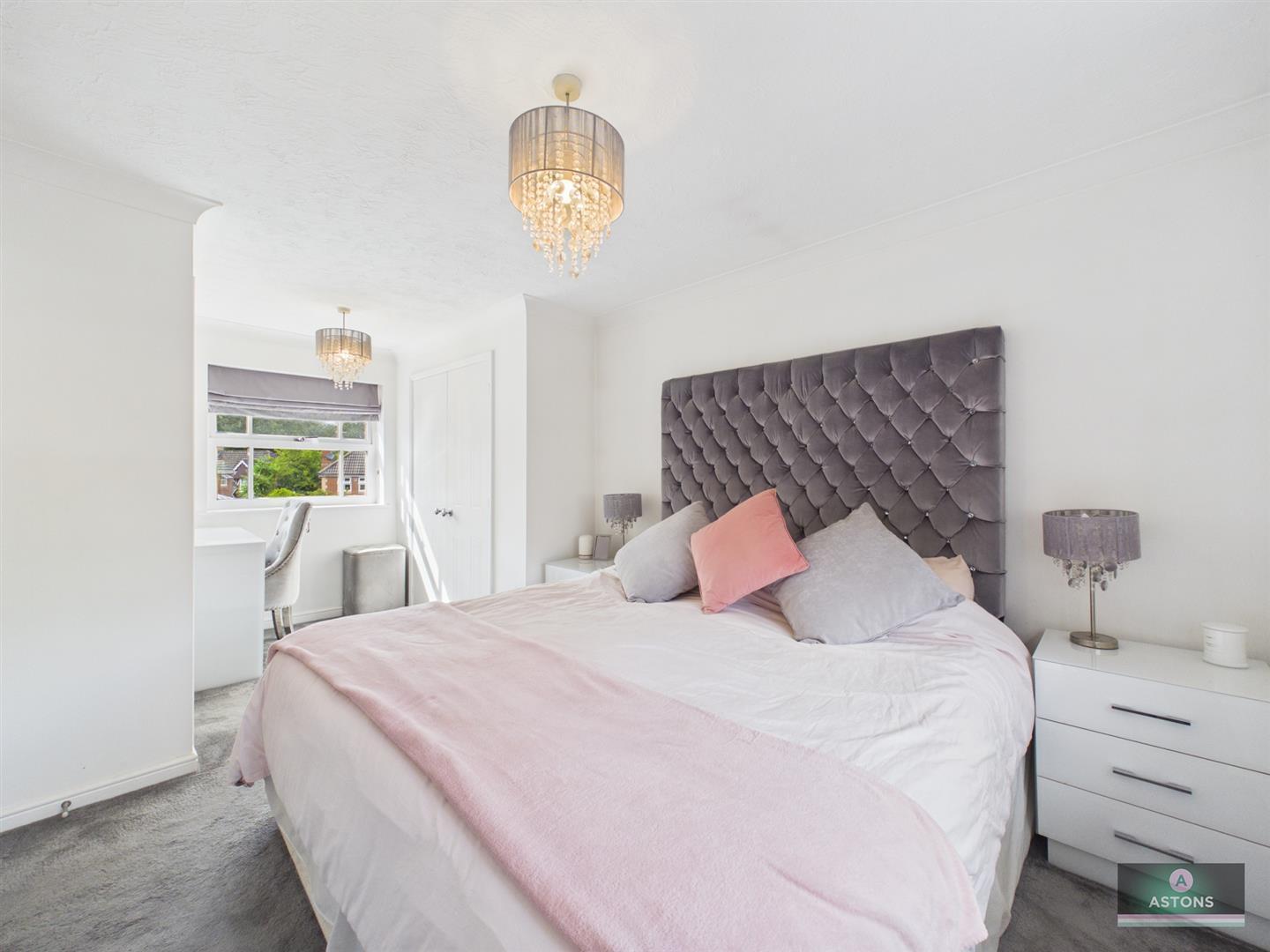 Henley Close, Maidenbower, Crawley Image 16