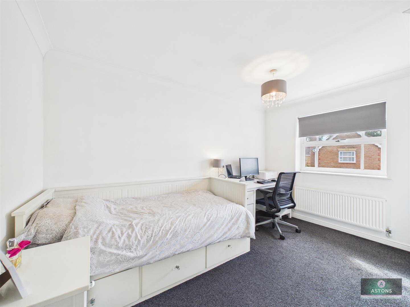Henley Close, Maidenbower, Crawley Image 19