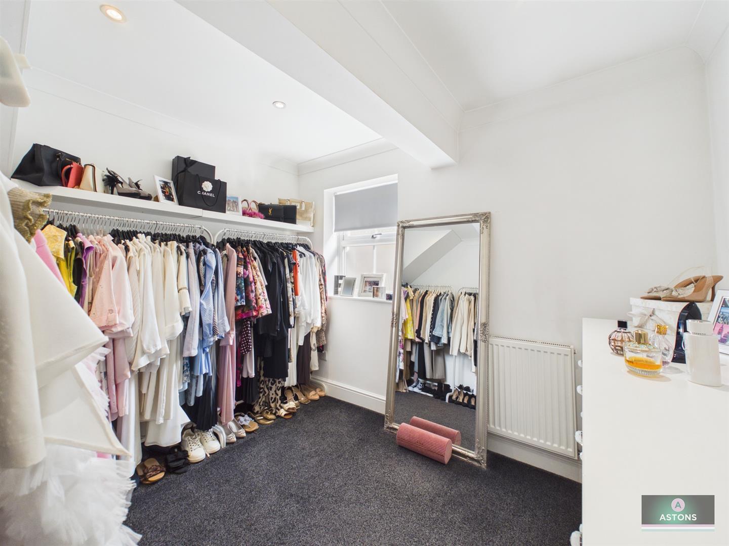 Henley Close, Maidenbower, Crawley Image 20