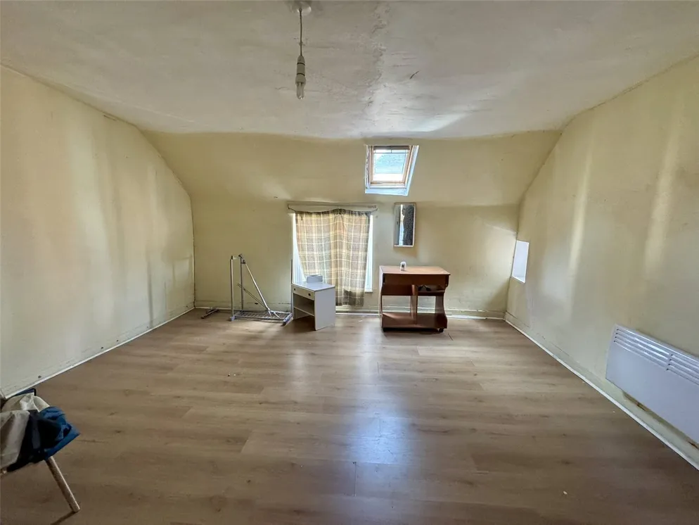Property carousel item 4
