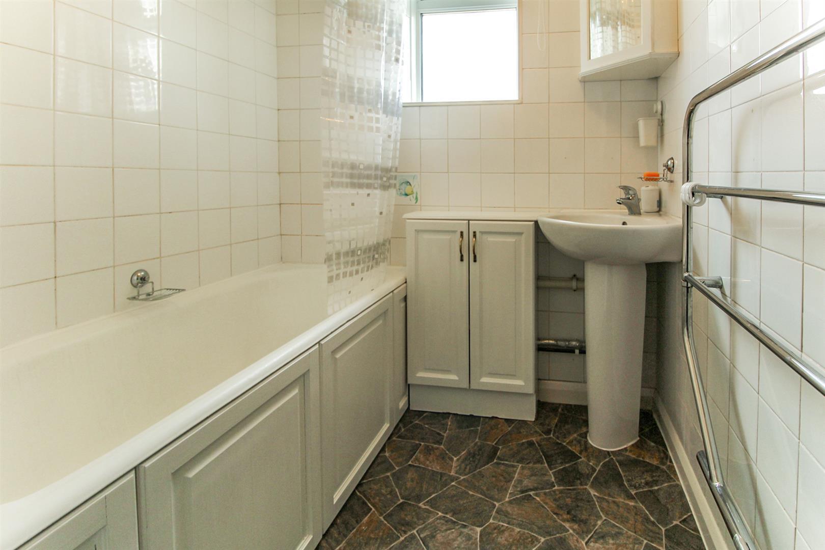 Weekes Drive, Cippenham Image 8