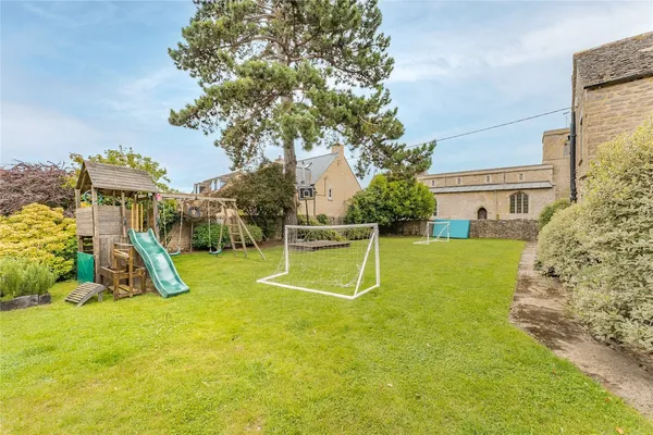 Main Street, Glapthorn, PE8 photo 24