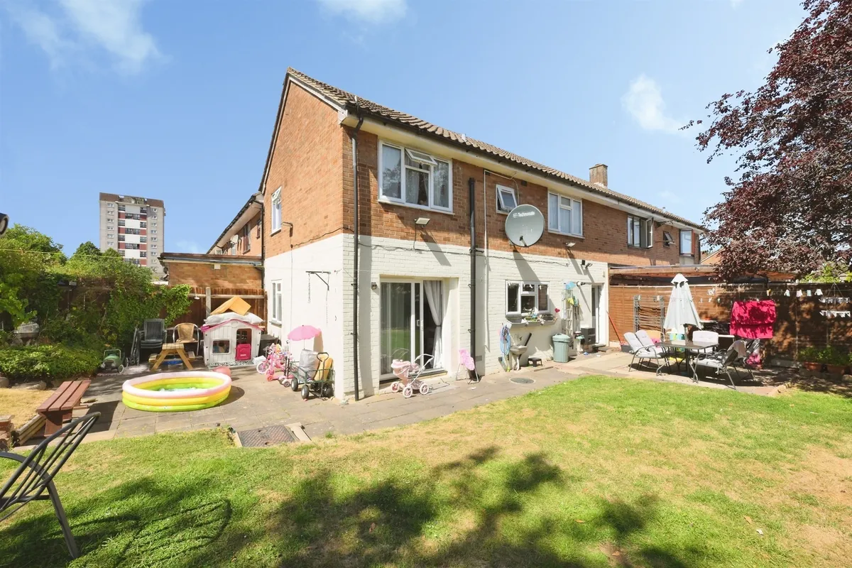 The Hides, Harlow