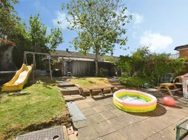 The Hides, Harlow thumb 2