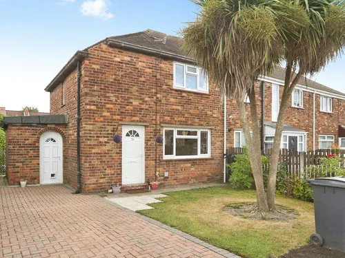 Acres Hall Crescent, PUDSEYphoto