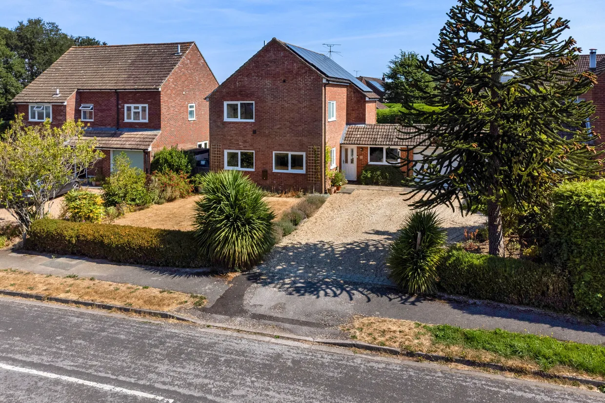 Churchfields, Kingsley, GU35 photo 1