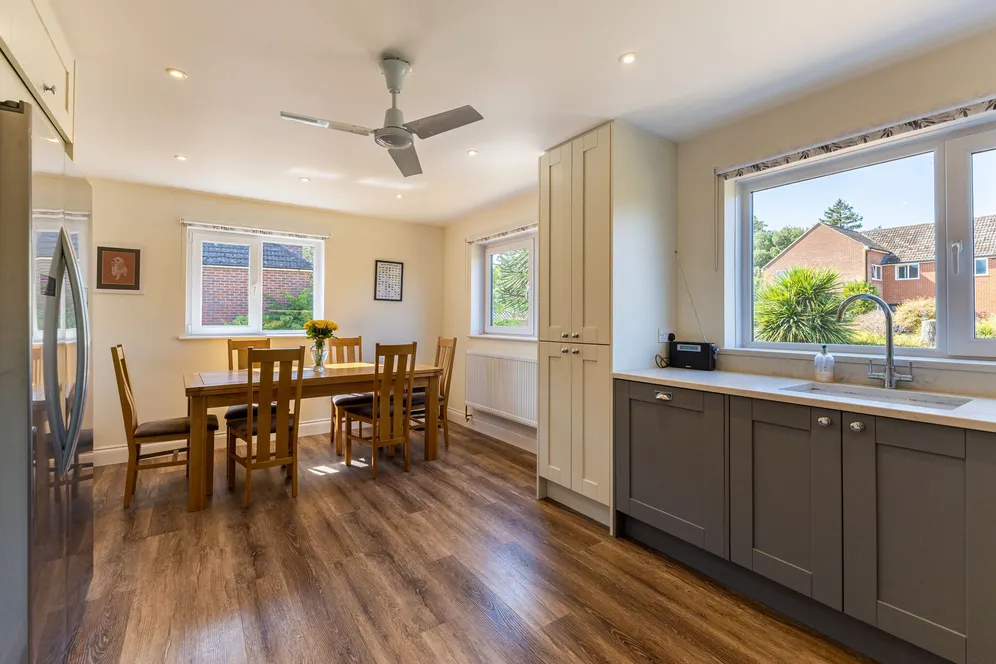 Churchfields, Kingsley, GU35 photo 9