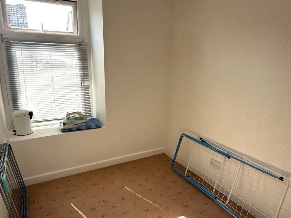 Property carousel item 9