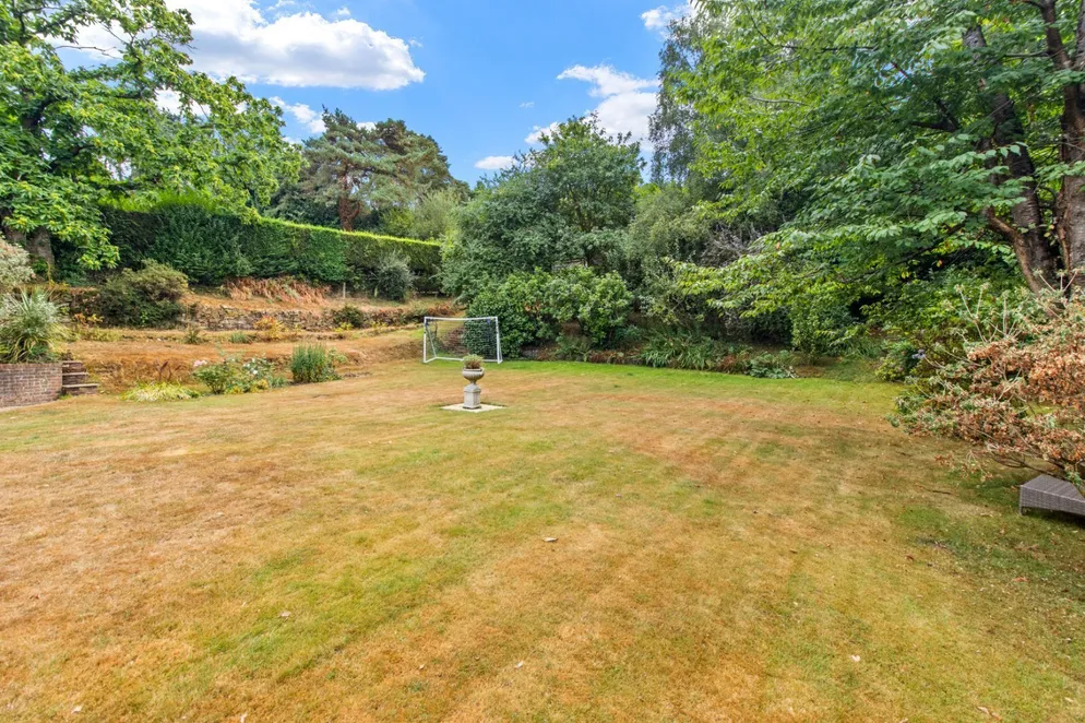 Property carousel item 9