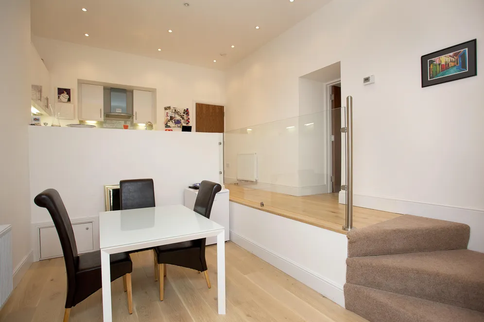 Sternhold Avenue London SW2 photo 2