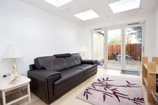 Sternhold Avenue London SW2 photo 3