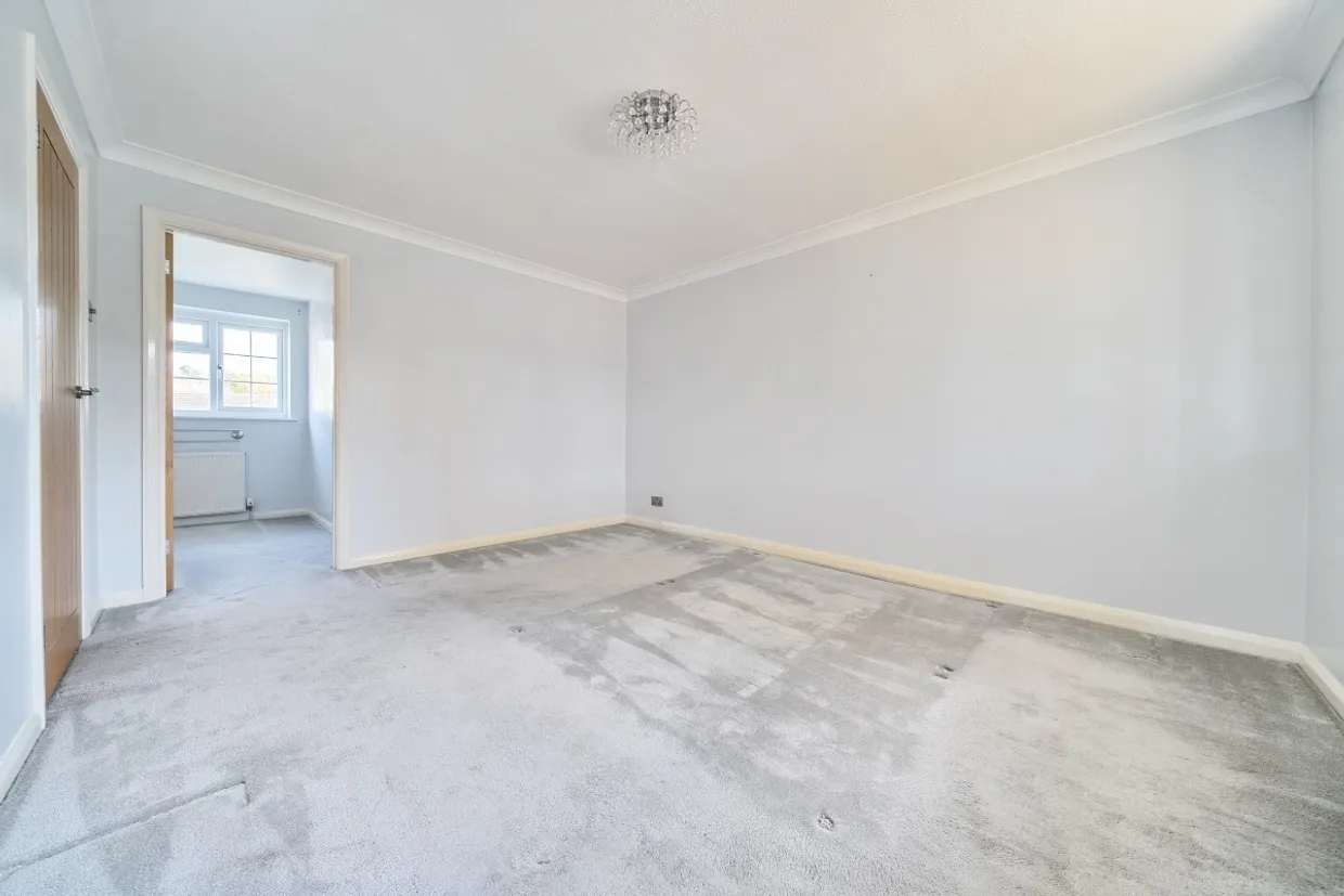 Amberley Close Haywards Heath RH16 photo 7