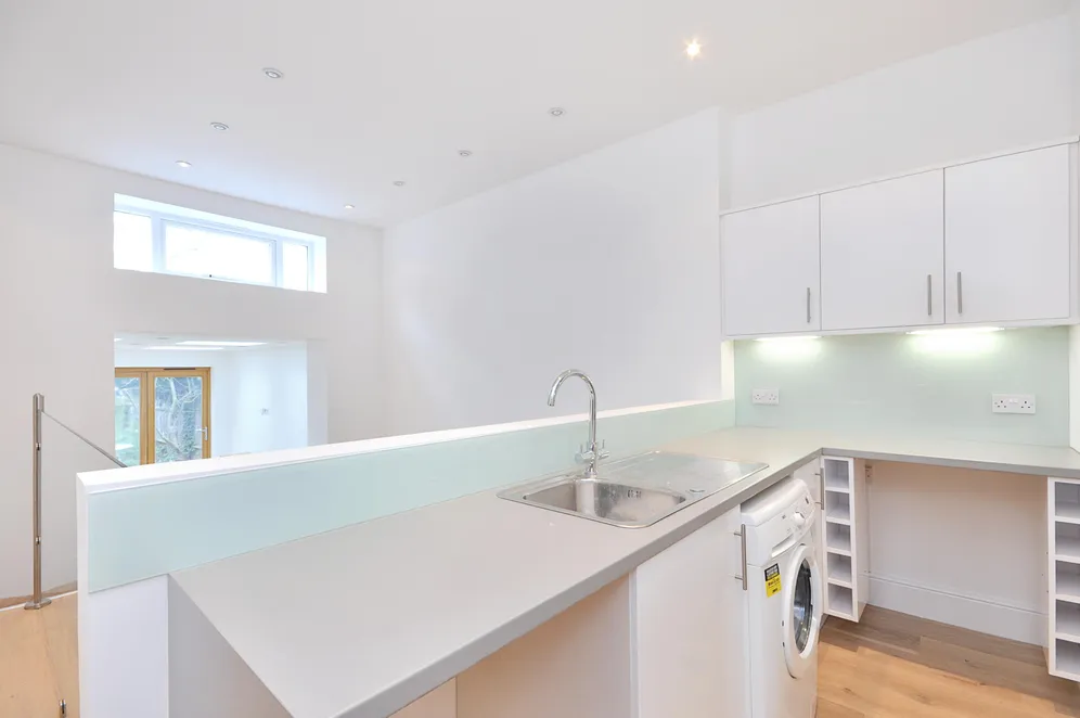 Sternhold Avenue London SW2 photo 5