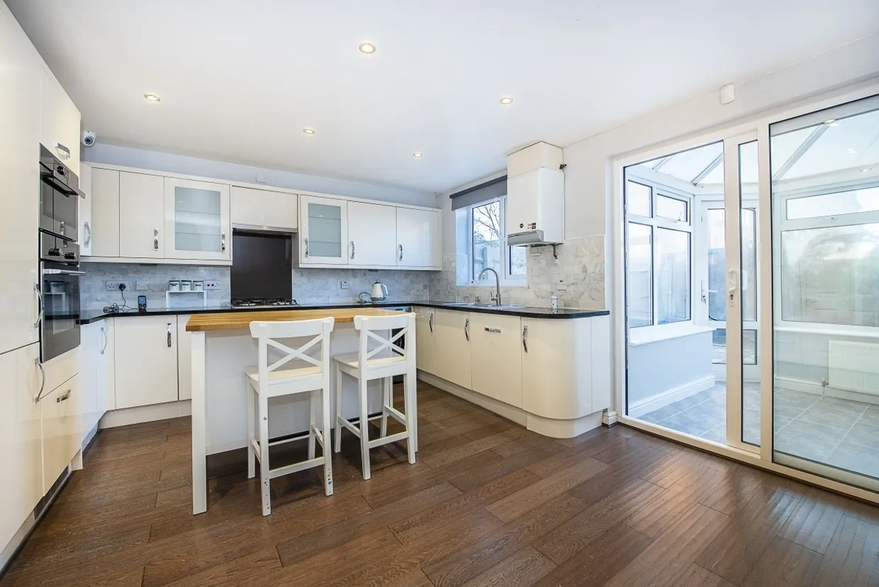 Livesey Close Kingston upon Thames KT1 photo 4