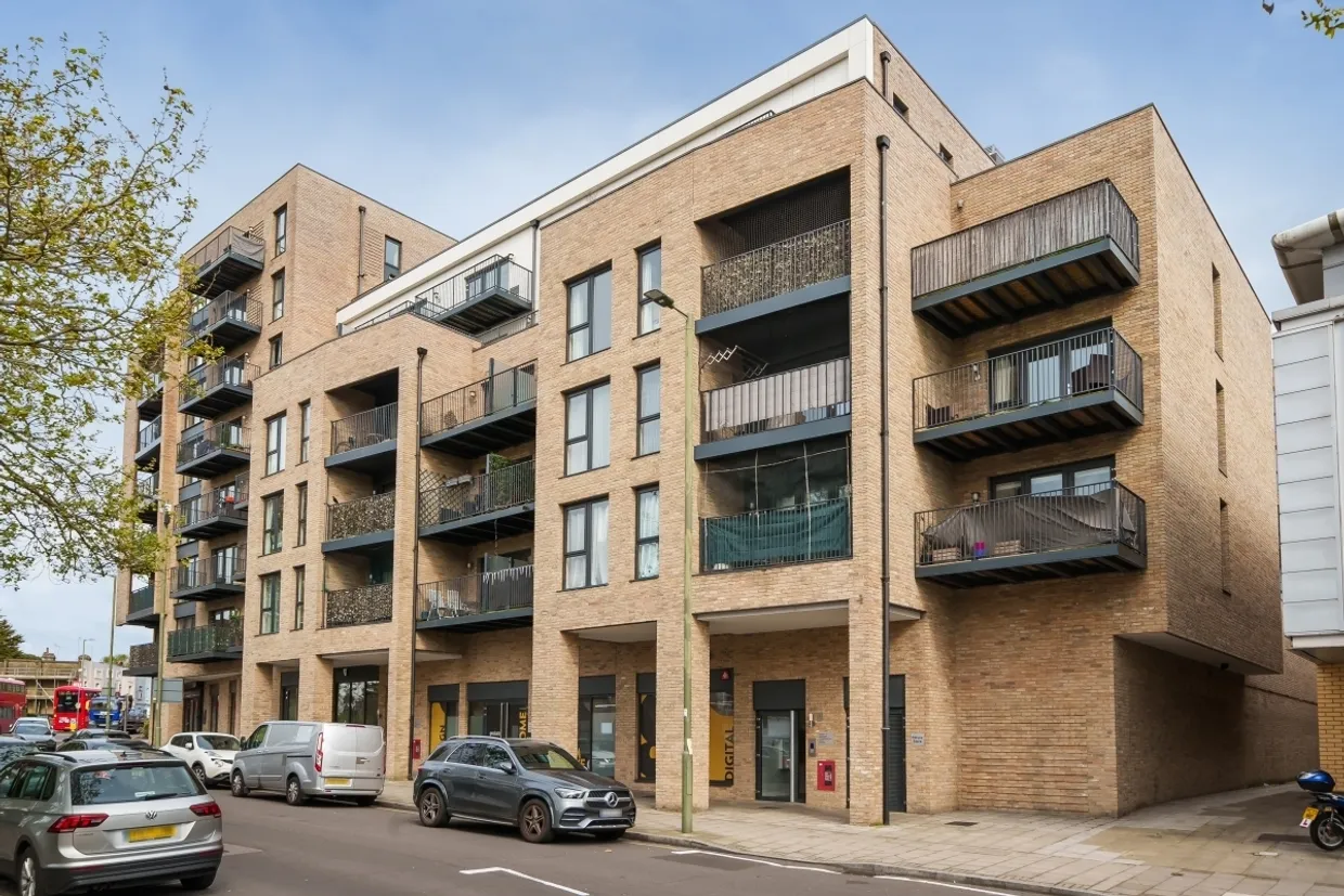 Cricklewood Lane London NW2 photo 1