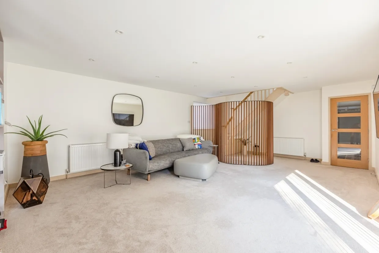 Dartnell Park Road West Byfleet KT14 photo 9