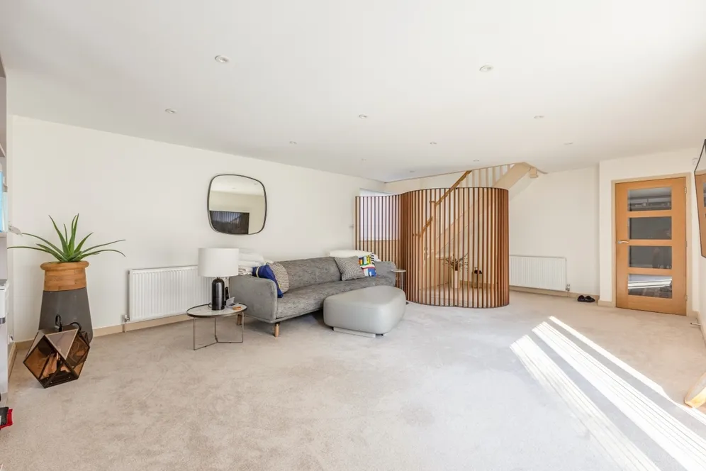 Dartnell Park Road West Byfleet KT14 photo 9