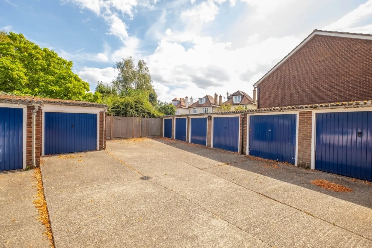 Udney Park Road, Teddington, TW11 photo 10