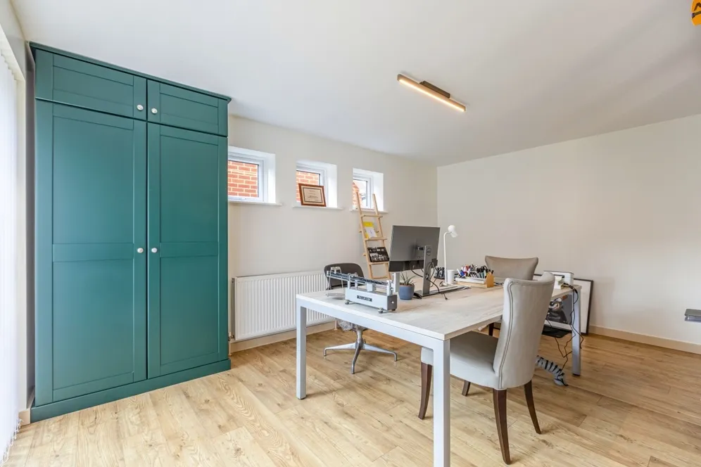 Dartnell Park Road West Byfleet KT14 photo 10