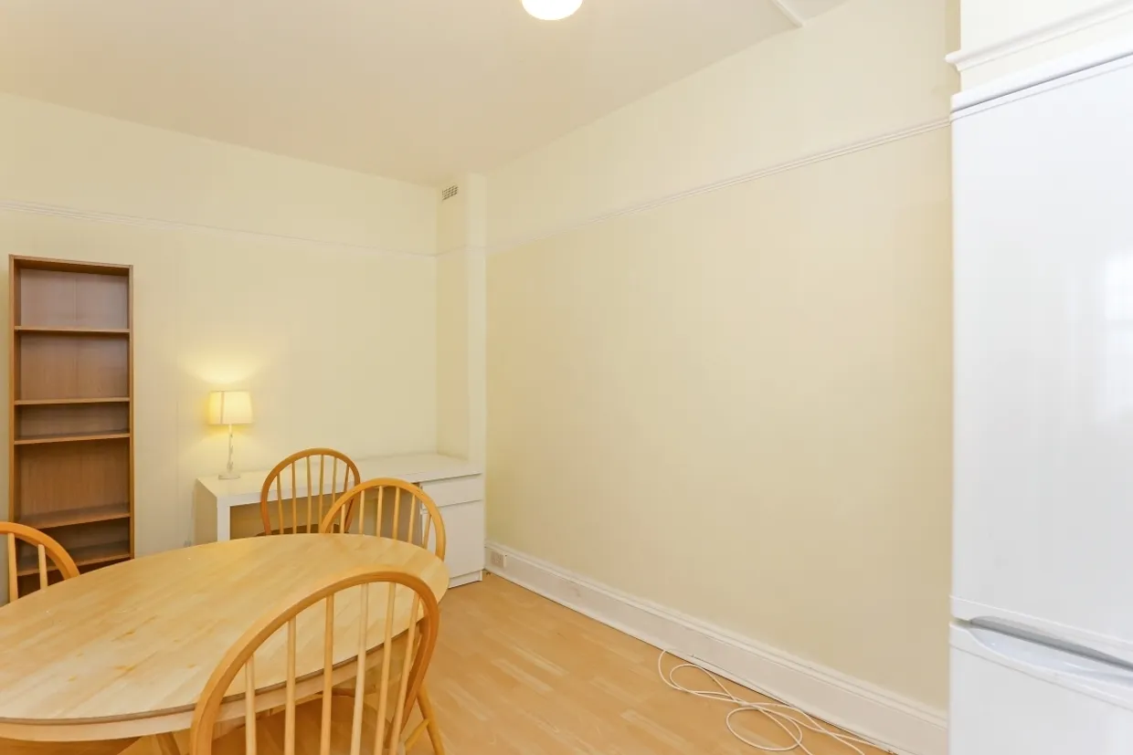 Hillside Court Finchley Road NW3 photo 3