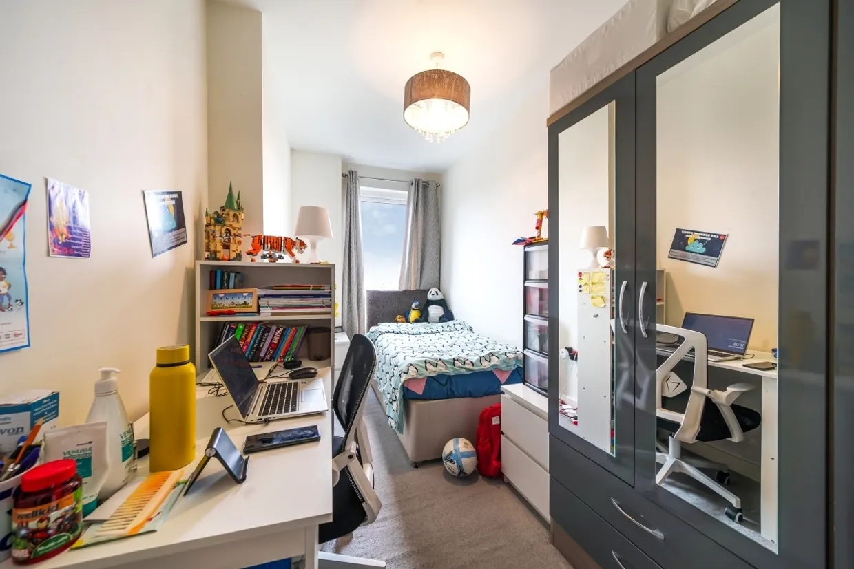 Cricklewood Lane London NW2 photo 9
