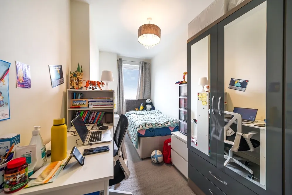 Cricklewood Lane London NW2 photo 9
