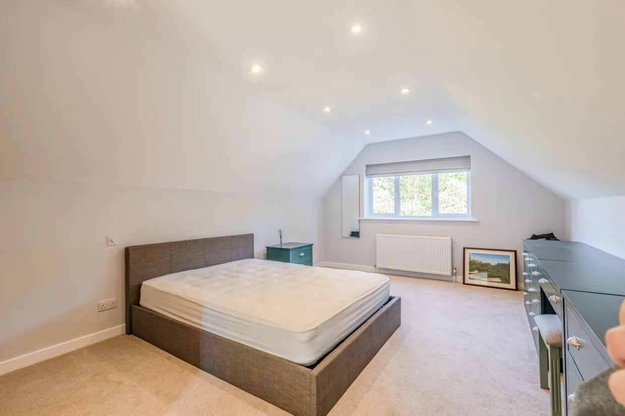 Dartnell Park Road West Byfleet KT14 photo 17