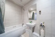 Cricklewood Lane London NW2 photo 10