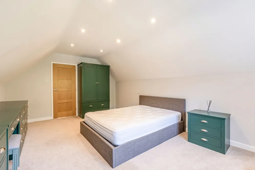 Dartnell Park Road West Byfleet KT14 photo 18