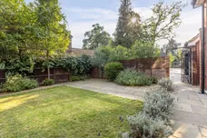 Dartnell Park Road West Byfleet KT14 photo 25