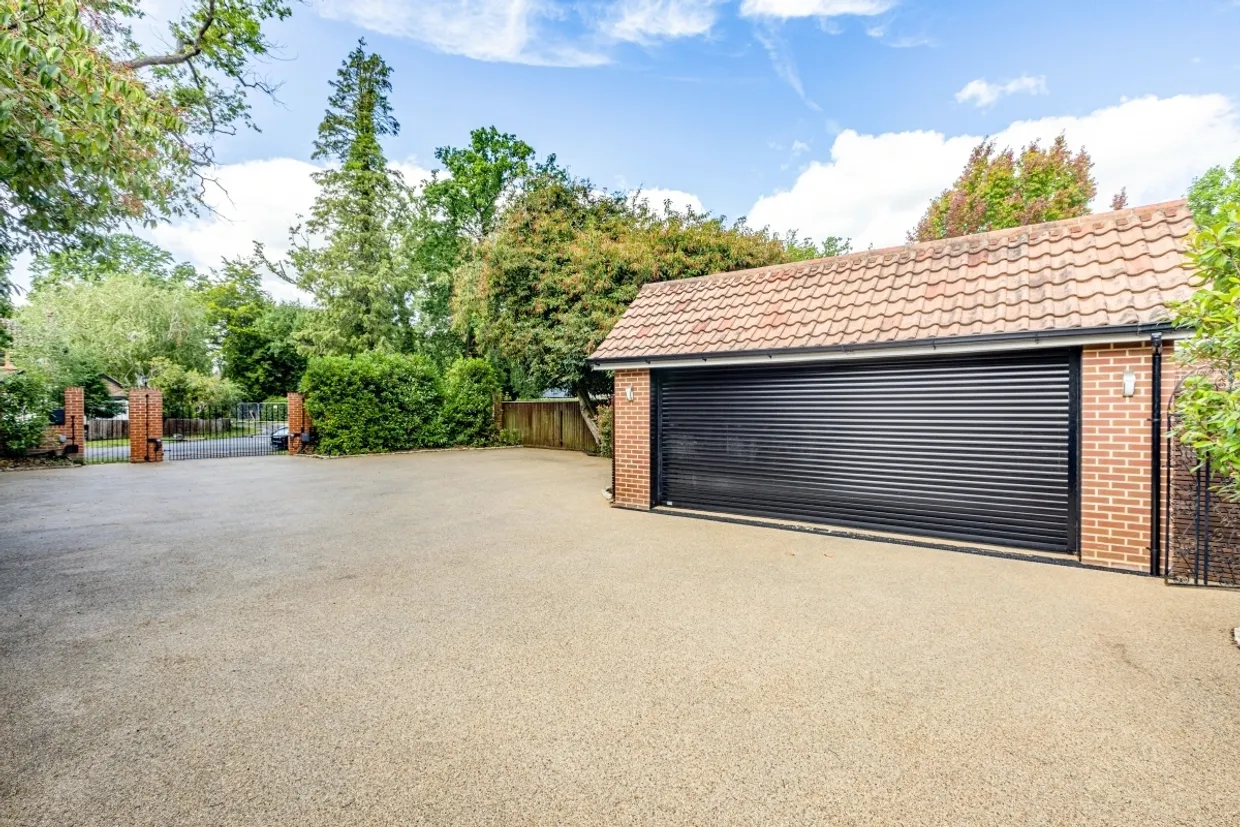 Dartnell Park Road West Byfleet KT14 photo 26