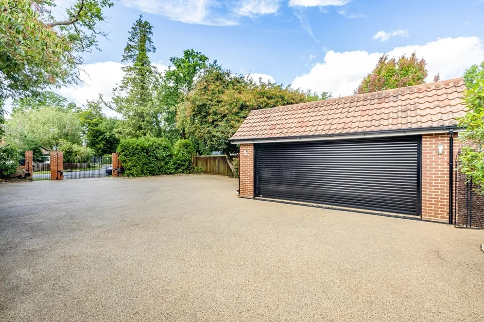 Dartnell Park Road West Byfleet KT14 photo 26