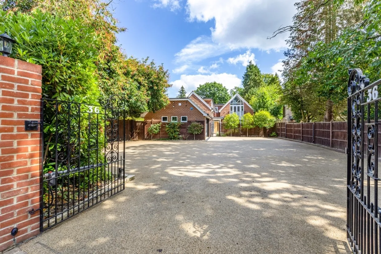 Dartnell Park Road West Byfleet KT14 photo 27