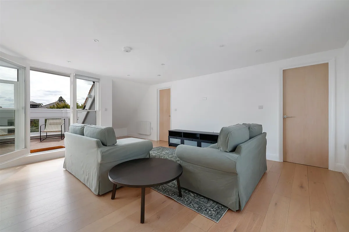 King Georges Walk, Esher, Surrey, KT10