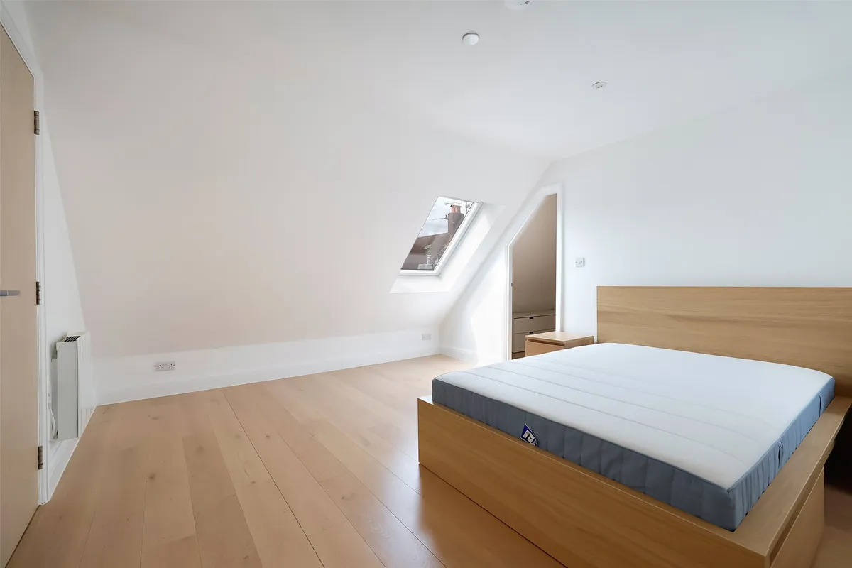 King Georges Walk, Esher, Surrey, KT10