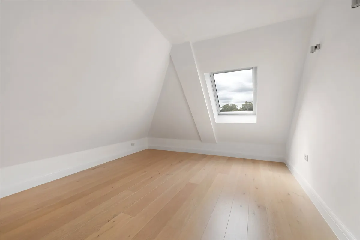King Georges Walk, Esher, Surrey, KT10