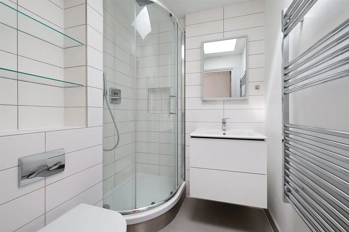 King Georges Walk, Esher, Surrey, KT10