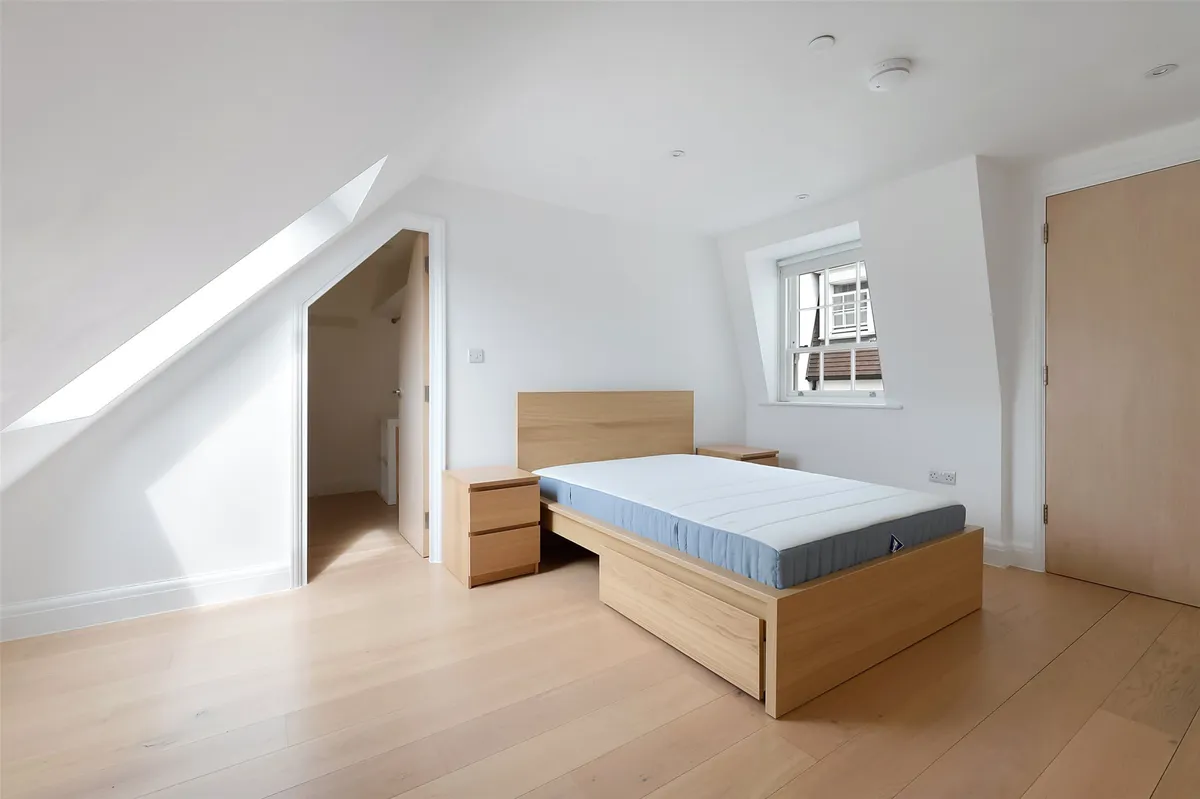 King Georges Walk, Esher, Surrey, KT10