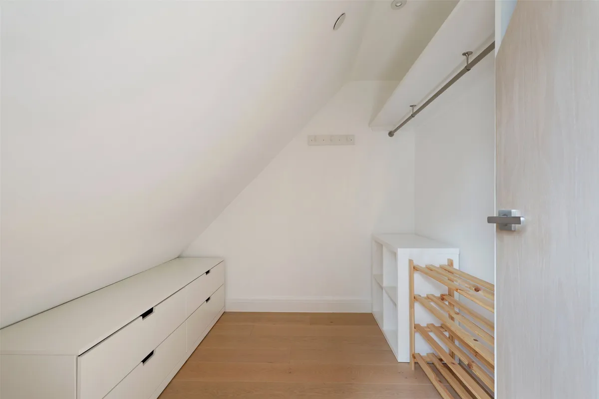 King Georges Walk, Esher, Surrey, KT10