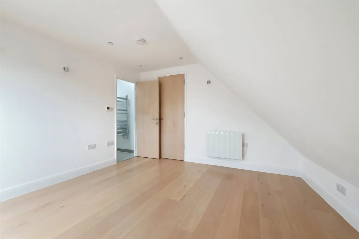 King Georges Walk, Esher, Surrey, KT10